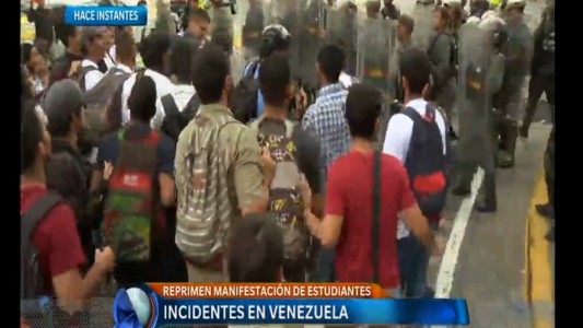 Represión en una marcha de estudiantes en Venezuela