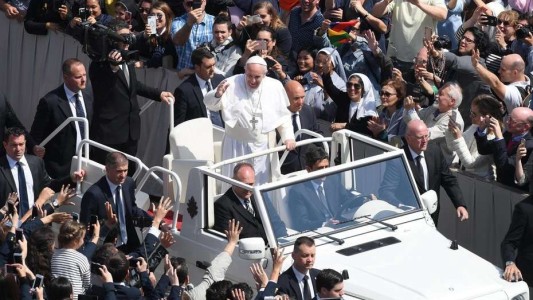 Misa de Pascua: el Papa pidió "soluciones pacíficas" para las "tensiones políticas y sociales" en América Latina
