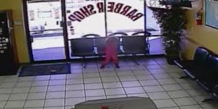 Video milagroso: la nena que salió ilesa de un tiroteo