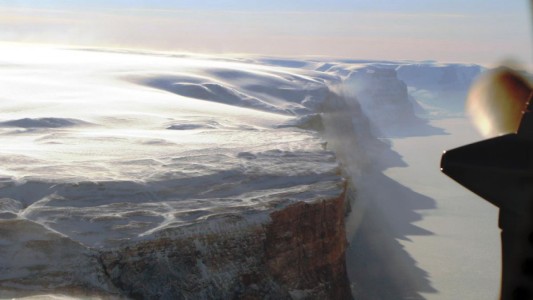 Misterio y alerta: la extraña grieta que encontró la NASA en Groenlandia