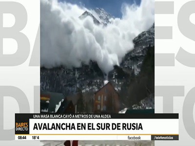 Impresionante avalancha de nieve sobre un centro de esquí en Rusia