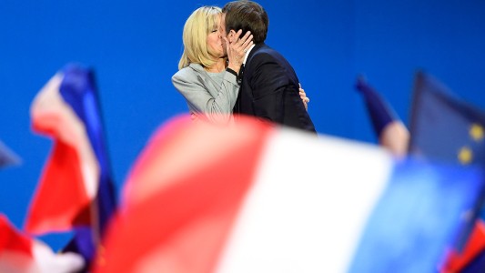 La apasionante historia de amor del nuevo presidente de Francia, que se casó con su profesora