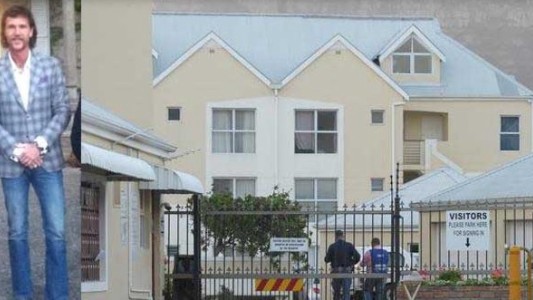 Viajó a Sudáfrica para visitar a sus hijos y los mató a cuchilladas