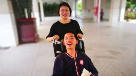 Adolescente despertó tras 15 meses en coma gracias a la ayuda de su maestra