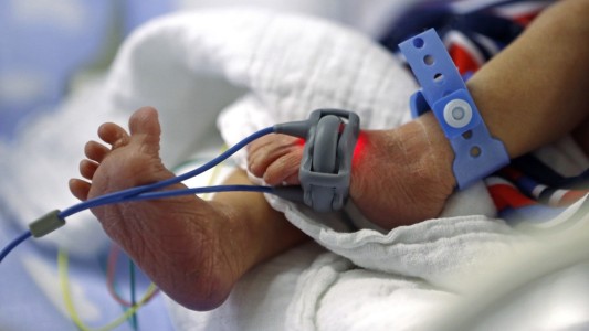 Horror en Estados Unidos: investigan si una enfermera mató a 60 bebés recién nacidos