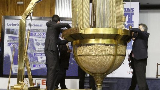 Se encontró un billete de lotería, ganó y cobró: ahora la condenaron a devolver el premio y pagar una multa