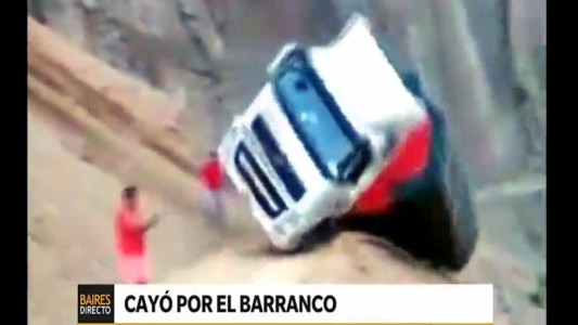 Camión con cervezas cayó por un barranco