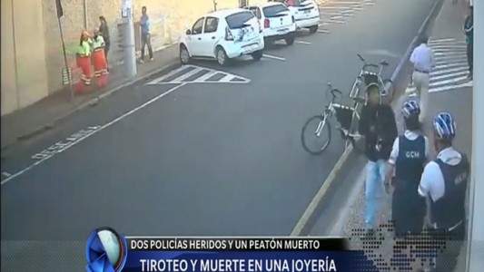 Video: Un estudiante muerto y dos policías heridos en un sangriento asalto