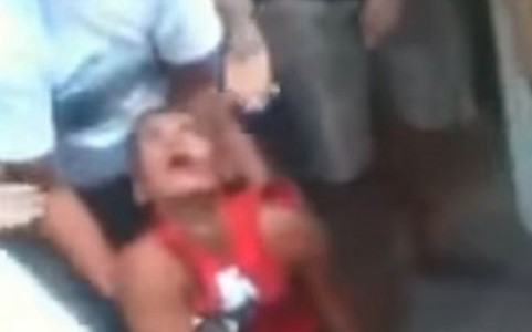 Atraparon a un ladrón, se tragó lo que había robado y murió