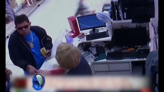 Tardaron en atenderlo en un comercio, disparó y mató a un cliente