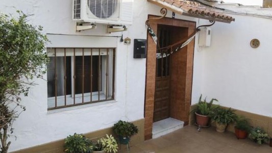 Conmoción en España: cuatro nenes vivieron durante días con los cadáveres de su madre y su pareja