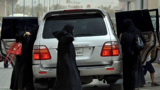 Arabia Saudí levantó la prohibición y permitirá a las mujeres conducir