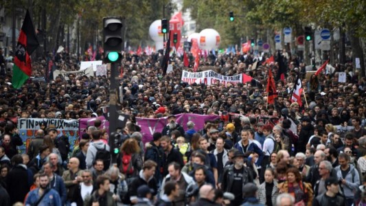 Marcharon todos los sindicatos franceses para protestar contra las reformas de Macron