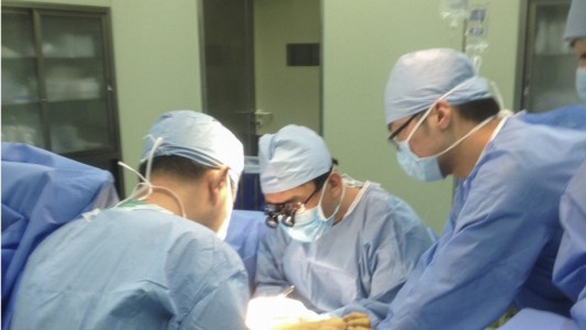 Preparan en China el primer trasplante de cabeza con un humano vivo: "La ciencia no tiene miedo a la polémica"