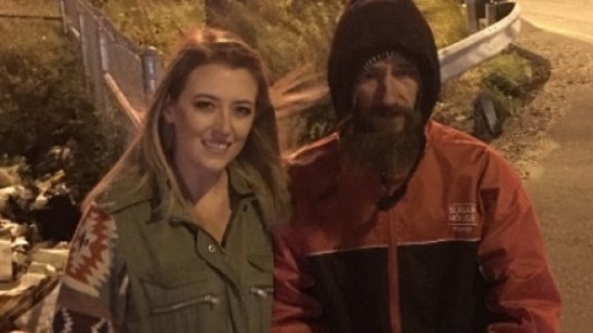 Una joven recaudó 225 mil dólares para un indigente que gastó todo lo que tenía para ayudarla