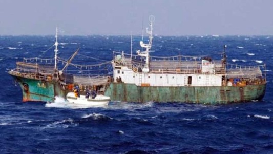 Misterio por los barcos "fantasma" de Corea del norte que navegan a la deriva llenos de esqueletos