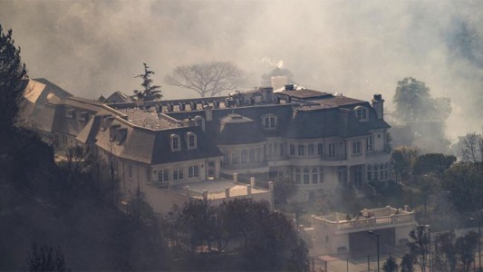Incendios en California: actores y millonarios de Hollywood abandonan sus mansiones en Beverly Hills