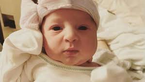 Mujer dio a luz a una beba cuyo embrión estuvo 24 años congelado