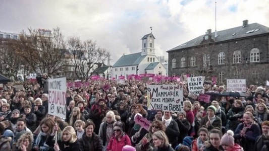 Islandia: por ley, hombres y mujeres deberán cobrar el mismo sueldo