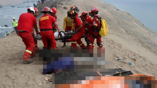 Milagro en la tragedia de Perú: Sobrevivió por tirarse antes de que cayera el micro