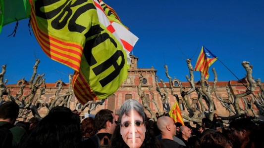 Cataluña: tensión en una marcha frente al Palacio Legislativo
