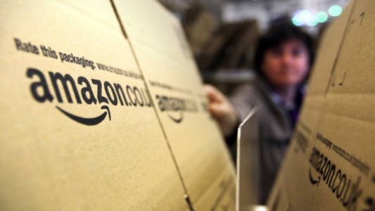 Amazon: Polémica por un brazalete que detecta el movimiento de sus empleados