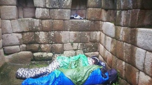 Dos turistas argentinos fueron detenidos por dormir en Machu Picchu
