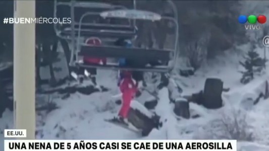 Una nena de 5 años casi cae de una aerosilla