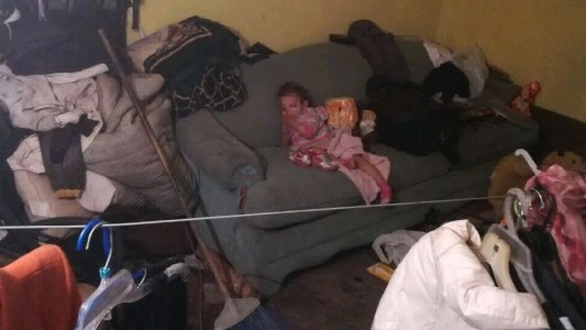 Denunciaron que les habían robado a su beba pero estaba entre la bvasura de su propia casa