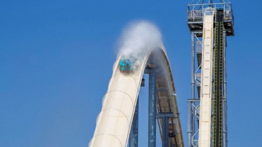 Tras la muerte de un nene decapitado, arrestaron al creador del tobogán acuático más alto del mundo