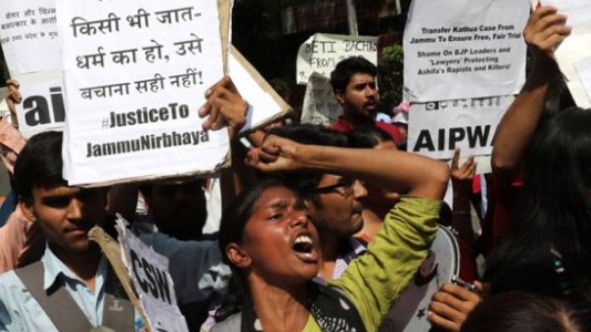 Conmoción en la India por la violación grupal, tortura y asesinato de una nena de ocho años