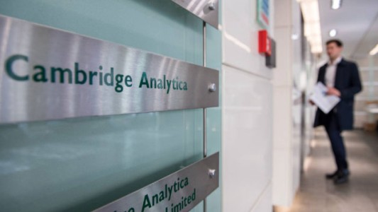 Tras el escándalo mundial de Facebook, cierra Cambridge Analytica