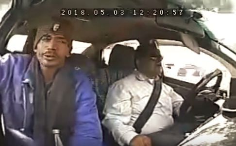 Video escalofriante: el ataque a puñaladas a un taxista que conmociona a Ecuador