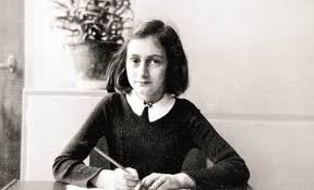 Revelan dos páginas inéditas del diario de Ana Frank en el que la chica mostraba su curiosidad por el sexo