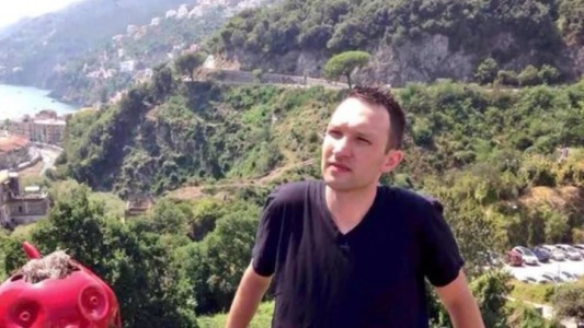 Le explotó el cigarrillo electrónico y murió