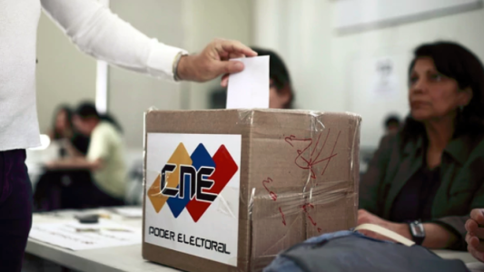 Los venezolanos votan hoy en unas polémicas elecciones para elegir presidente hasta 2025