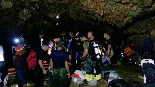 Milagro en Tailandia: encontraron sanos y salvos a los 12 chicos que estaban atrapados en una cueva