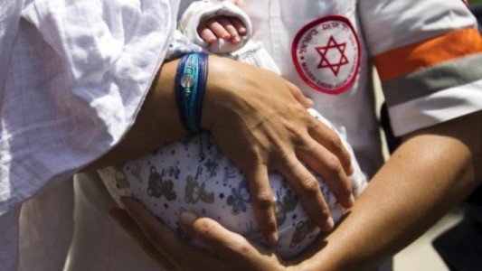 Ley de subrogación israelí incluye madres solteras pero excluye homosexuales