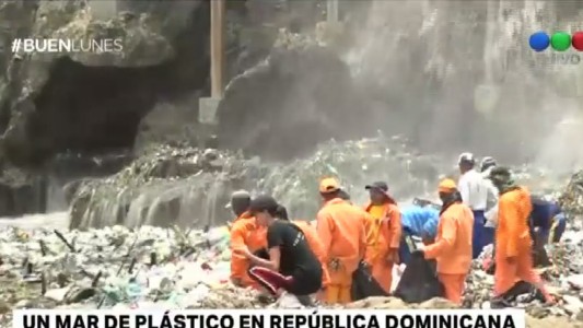 Los dominicanos luchan contra un mar de plástico