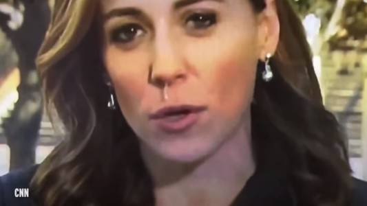 La increíble reacción de esta reportera a la que el frío le jugó una mala pasada en cámara