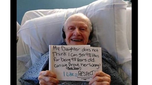 Un abuelo pidió 98 me gusta por sus 98 años y se volvió viral