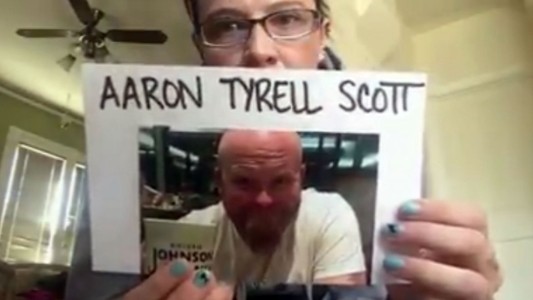 Una mujer grabó un crudo video en el cual explica la doble vida de un pedófilo