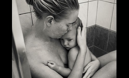 #EsViral : La foto de la madre y su hija que sacó un nene de 5 años