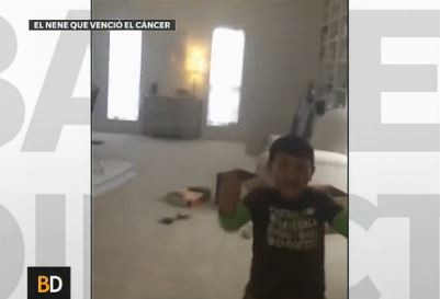 Así festeja el nene que venció al cáncer