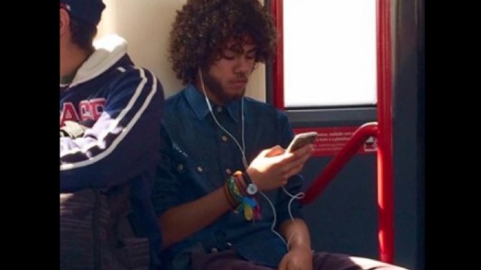 Se enamoró de un chico en el subte, lo publicó en Facebook y ésto fue lo que le sucedió