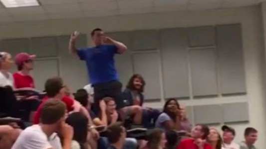 Le ganó una apuesta a su profesor y salvó a sus compañeros de un examen de química