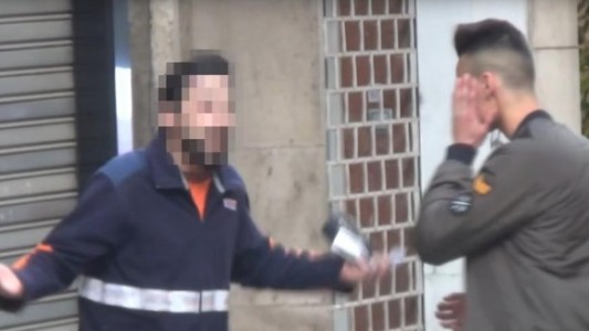 Un youtuber fue agredido tras realizar una broma en cámara oculta