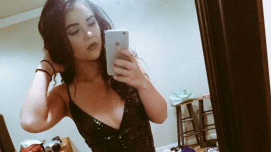 Compartió una selfie para mostrarse sexy pero se hizo viral por lo que aparecía atrás en la foto