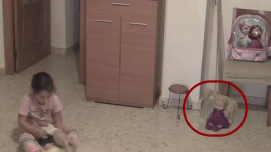 Graba los "fenómenos paranormales" que le ocurren a su hija y el video supera las 5 millones de reproducciones
