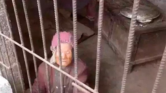 Rescataron a una anciana que estaba encerrada en un calabozo hace 10 años